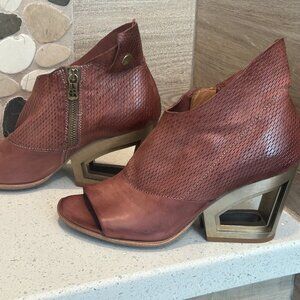 AS 98 Polaris2 bootie, never worn, size 39 beautiful redish brown neutral
